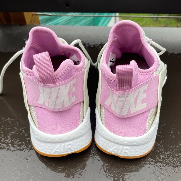 Nike woman’s Huarache - Picture 3 of 5